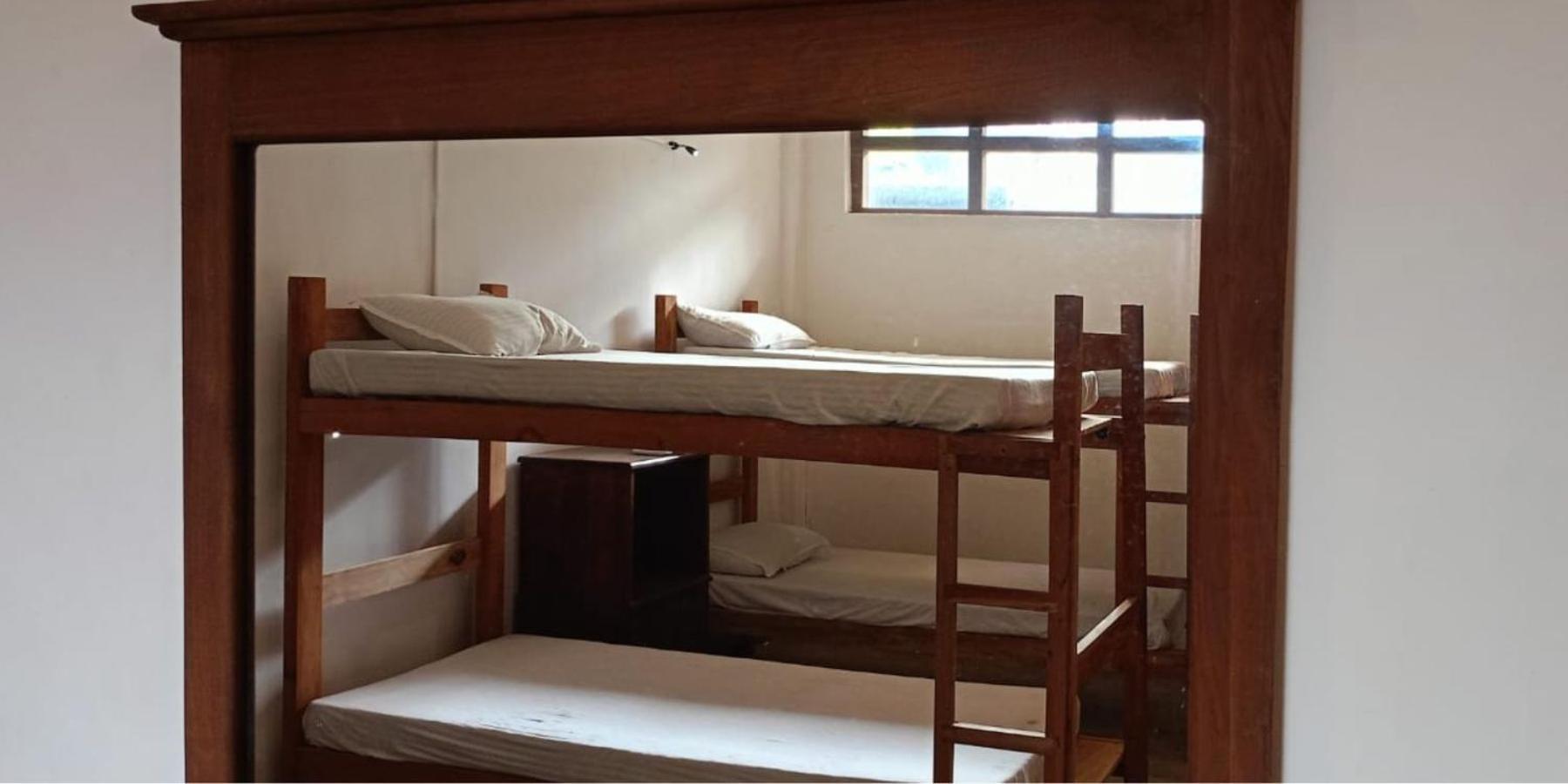 Funky Monkey Hostel & Yoga Rooftop Lounge , Arugambay Pottuvil Exteriör bild